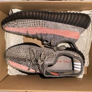 Adidas Yeezy Boost 350 V2
Men’s size: 7 
Womens size: 8
Original Box